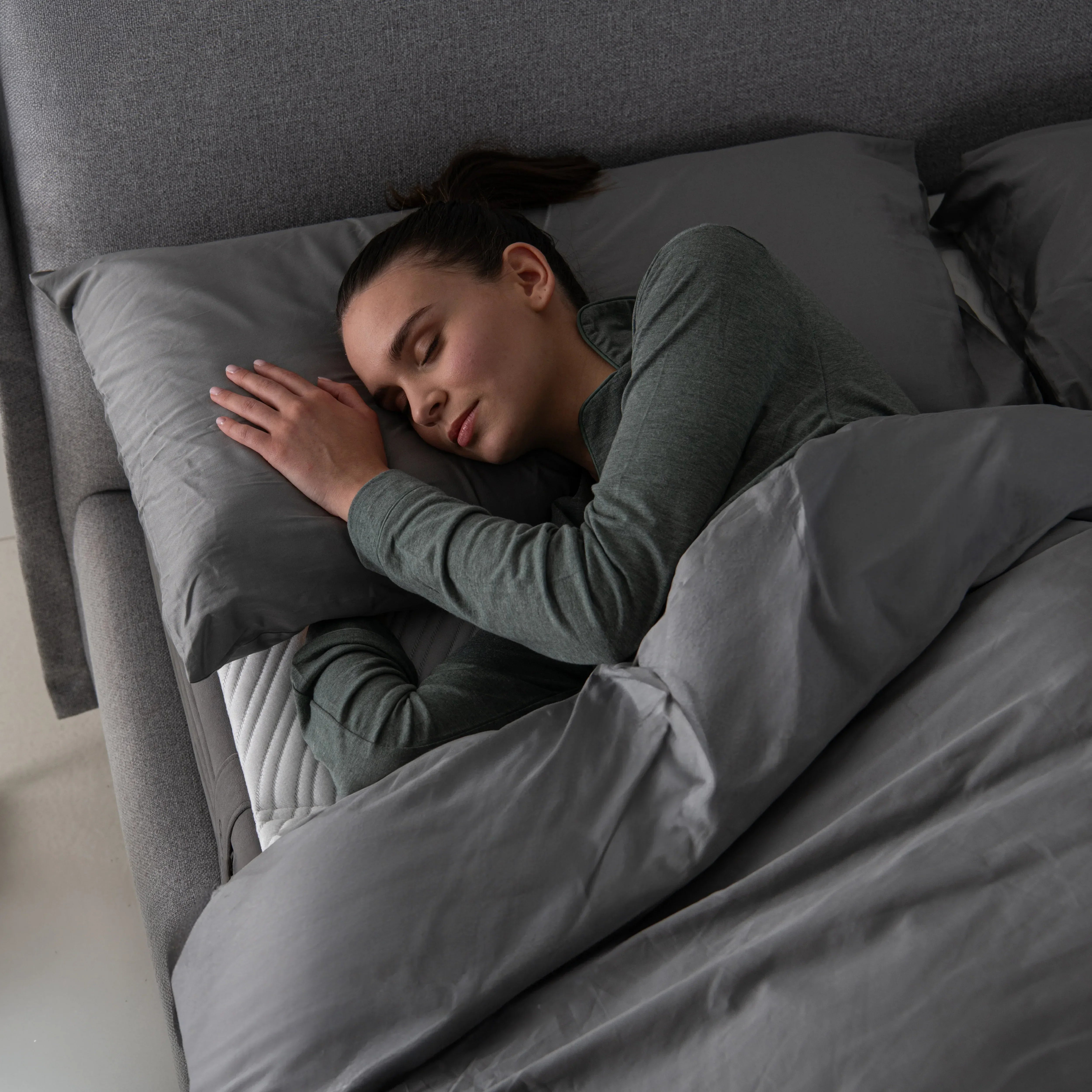 Le posizioni del sonno: tra benessere e relazioni