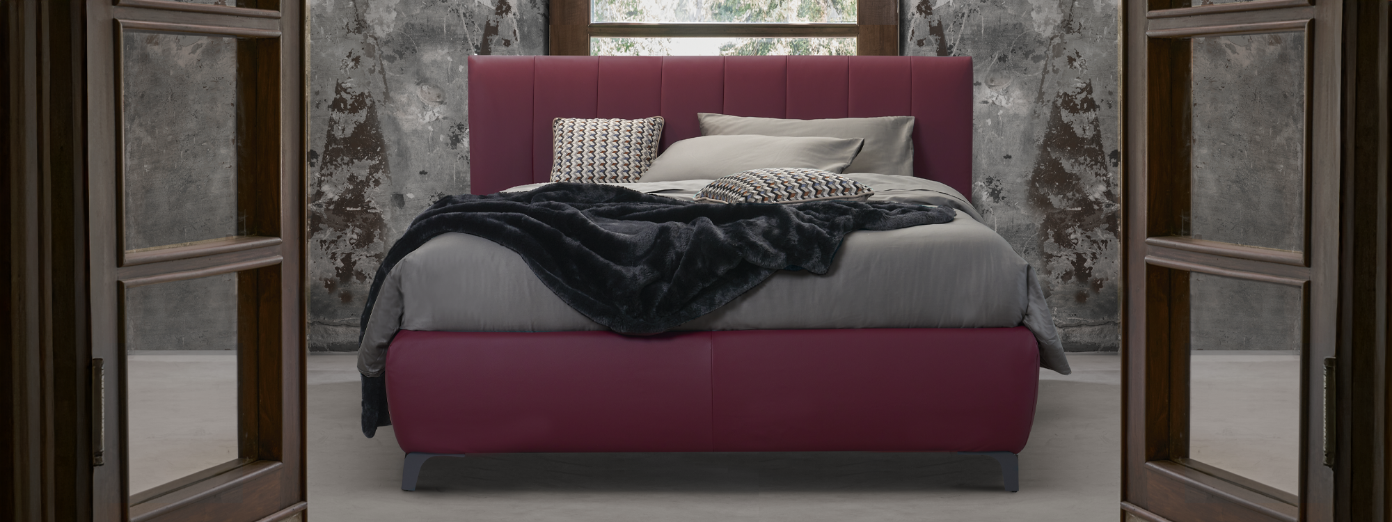 letto elegante e intramontbaile dorlena. letto color bordeaux in pelle