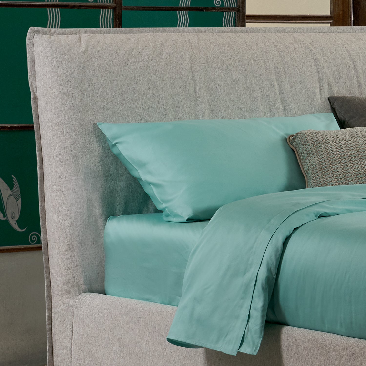 letto cindy informale con gonnella. letto della nuova collezione myroom di dorelan, grigio con lenzuola azzurre