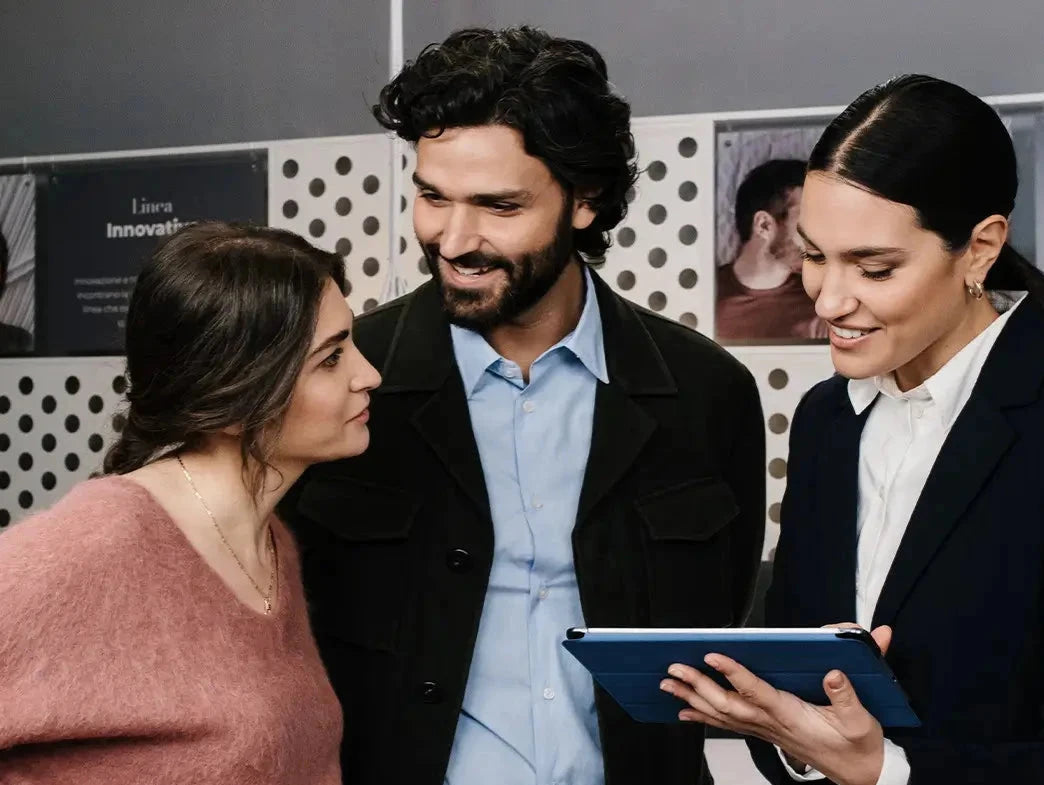 coppia riceve una consulenza personalizzata da una Consulente del Riposo Dorelan