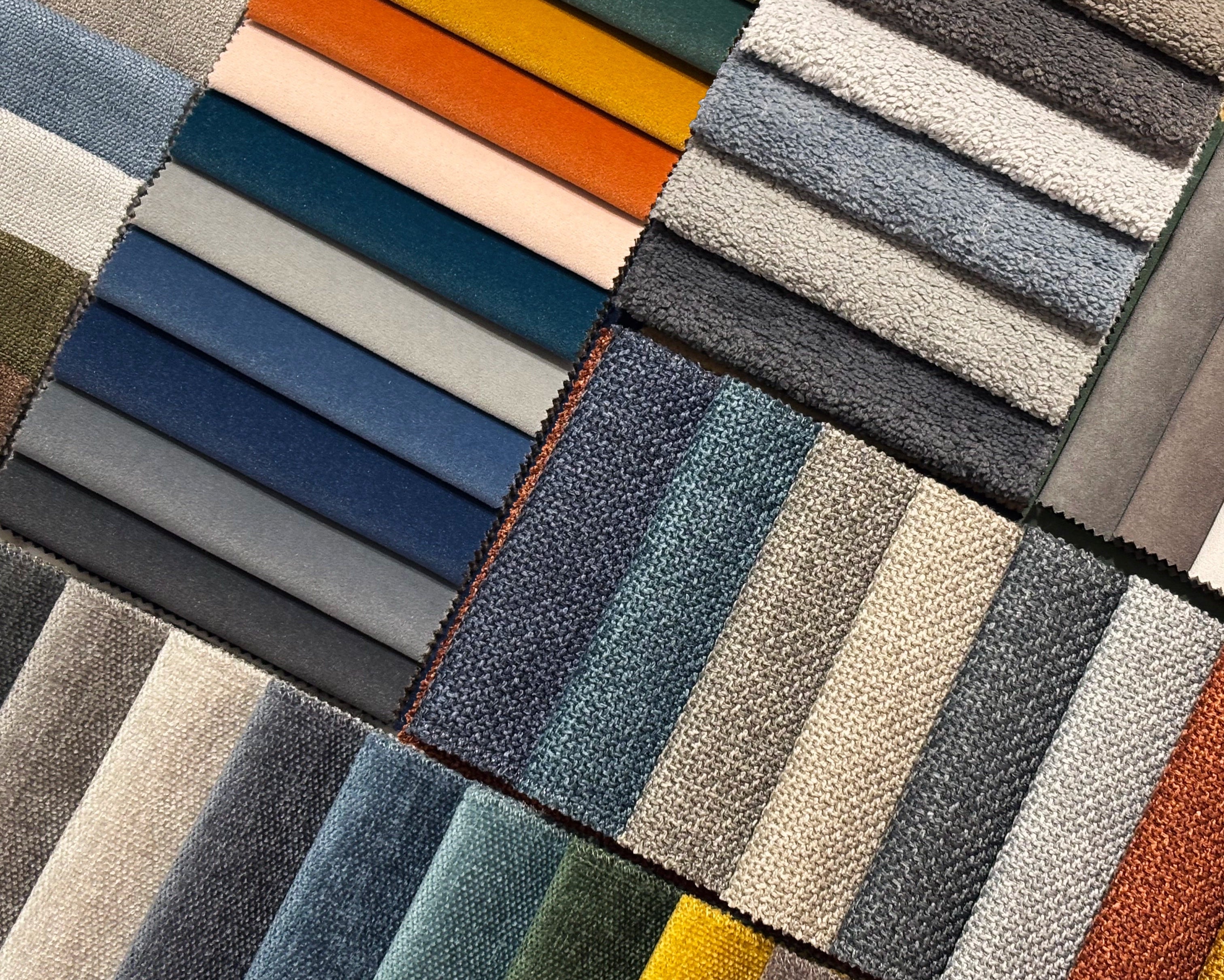 insieme di tessuti di varie totalità e colori, con materiali diversi, della nuova collezione MyRoom di dorelan