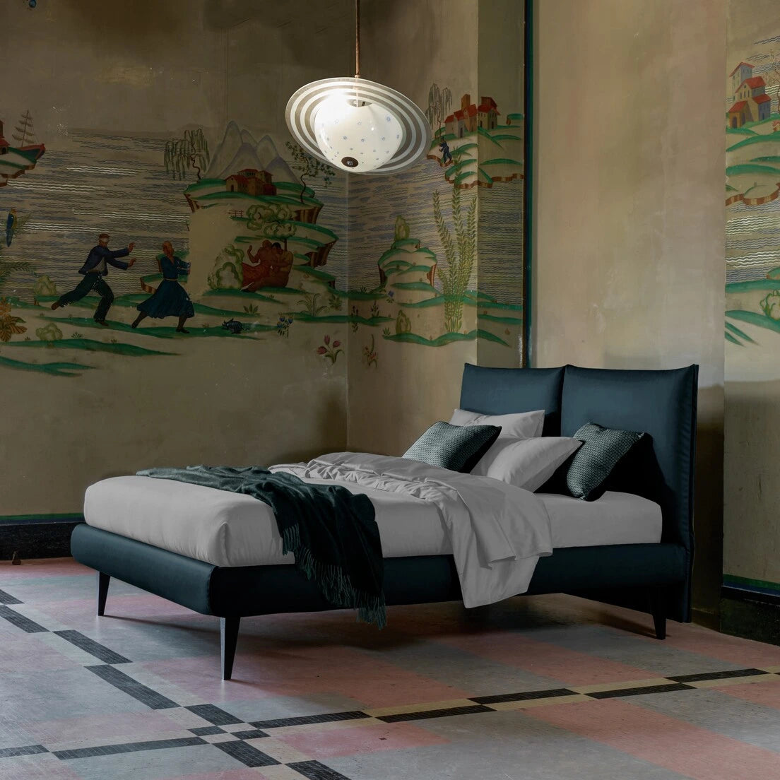 frank letto dorelan compatto per facile pulizia. blu con grandi cuscinature. letto di design
