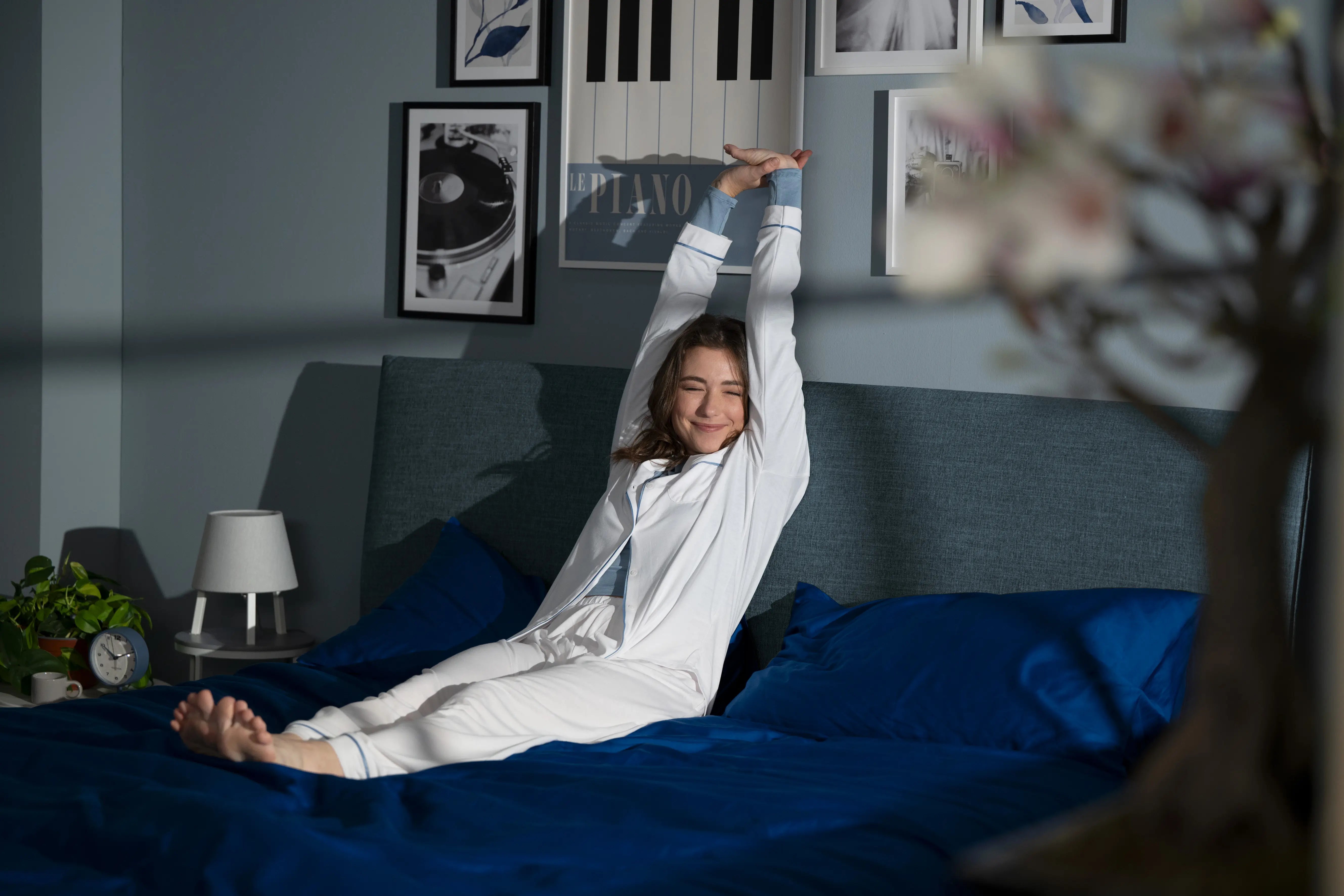 ragazzi si è appena svegliata nel suo nuovo letto dorelan con materasso sleep up