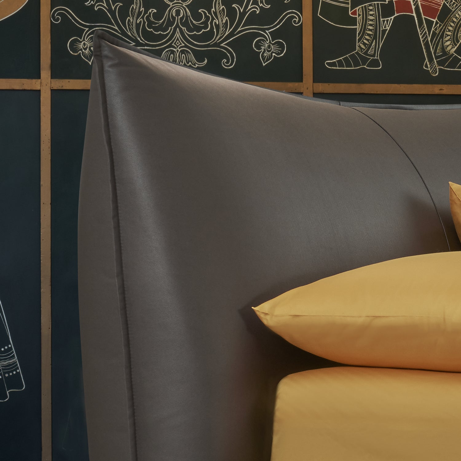 dettaglio letto man in testa di moro. letto bombato di design di dorelan